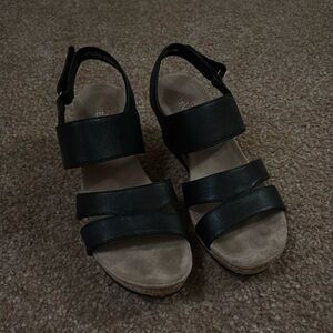 Black platform sandals size women’s 9